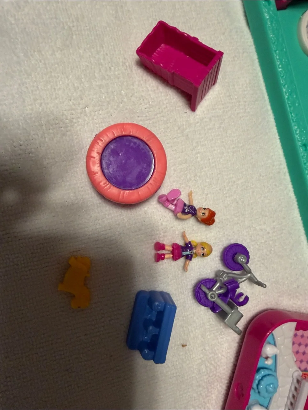 Polly Pocket Foldable Kids Playset in Purple & Teal with Mini Figures